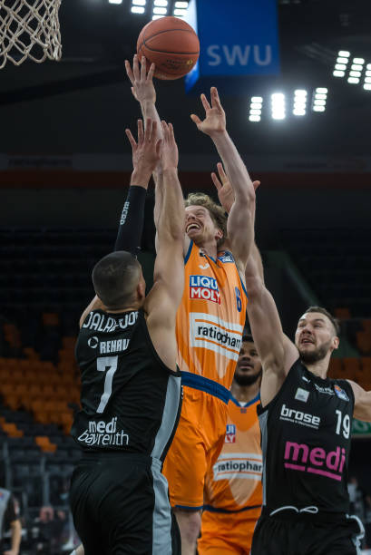 他踢下的不 他踢下的不